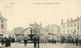 LYON LA PLACE DE LA PYRAMIDE A VAISE - Lyon 9