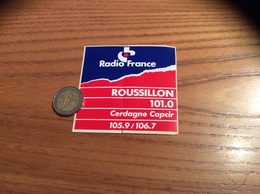AUTOCOLLANT, Sticker ** «Radio France ROUSSILLON (66) 101.0 - Cerdagne Capcir 105.9/106.7» - Adesivi