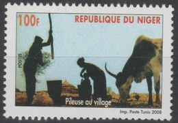 Niger 2008 Mi. 2007 Pileuse Au Village ** 1 Val. - Niger (1960-...)