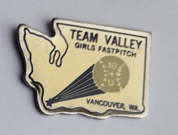 AA316 Pin's Baseball VANCOUVER Canada Team Valley Girls Fastpitch Achat Immédiat - Baseball