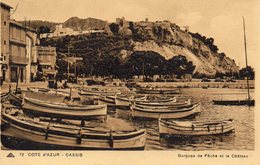 13 - Cassis - Barques De Pêche Et Le Château - Cassis