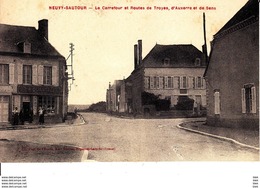 89 . Yonne :  Neuvy Sautour  : Le Carrefour  Et Route De Troyes . - Neuvy Sautour