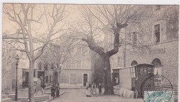 83 RIANS / PLACE DU POSTEUIL /TRES JOLIE CARTE / ROULOTTE - Rians