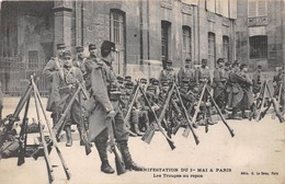 75003-PARIS-MANISFESTATION DU 1er MAI , LES TROUPES AU REPOS - Arrondissement: 03