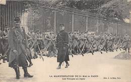 75003-PARIS-MANISFESTATION DU 1er MAI , LES TROUPES AU REPOS - Arrondissement: 03