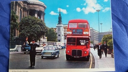 CPSM  BUS CAR AUTOBUS AUTOCAR DOUBLE ANGLAIS AUTO VOITURE POLICIER POLICEMAN CITY OF LONDON TRAFIC AREA OF ST PAULS IVP - Bus & Autocars