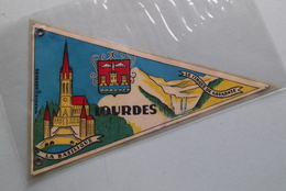 Ancien / Old FANION Pennant LOURDES Centre Mondial De Pèlerinage ( Wimpel ) ! - Souvenirs