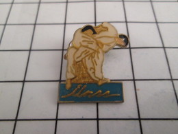 820 Pin's Pins / Beau Et Rare / THEME : SPORTS / JUDO KARATE JUDO UNSS - Judo