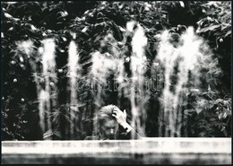Cca 1975 Müller Ferenc Budapesti Fotóművész Pecséttel Jelzett, Vintage Fotóművészeti Alkotása (Szökőkút), 17x24 Cm - Autres & Non Classés