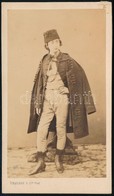 Cca 1860 Fiatal Férfi Műtermi Portréja, Keményhátú Fotó Giraldon Műterméből, 10,5×6 Cm - Autres & Non Classés