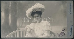 1908 Keresztes Margit Műtermi Portréja, Keményhátú Fotó Oroszy Nagybecskereki Műterméből, 11×20 Cm - Autres & Non Classés