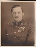 Cca 1920-1940 Százados Portréja, I. Világháborús Kitüntetésekkel, Fotó, 8x6 Cm - Autres & Non Classés