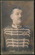 Cca 1900-1910 Bp., Rendőr Járőrparancsnok Keményhátú Fotója, Bp., Hauser Műterméből, A Felületén Folttal, Törésnyommal,  - Autres & Non Classés