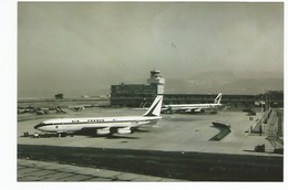 Boeing  707 Air France Devant DC 8 UAT - Aviación