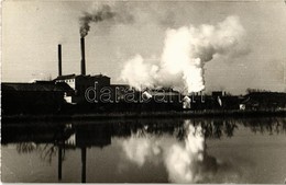* T3 1959 Szerencs, Cukorgyár. Emlék A Cukorgyári Asszonyok Találkozójáról "Szeresd A Gyárat". Photo (ragasztónyom / Glu - Non Classés