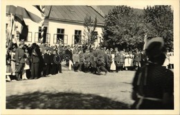 ** T1 1940 Bethlen, Beclean; Bevonulás, Országzászló / Entry Of The Hungarian Troops, Hungarian Country Flag. Photo - Non Classés