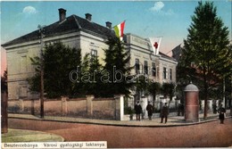 T2 1916 Besztercebánya, Banská Bystrica; Városi Gyalogsági Laktanya, Magyar és Vöröskeresztes Zászló / Military Infantry - Non Classés