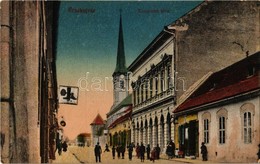 ** T1 Érsekújvár, Nové Zamky; Komáromi Utca, üzletek. Vasúti Levelezőlapárusítás 22. Sz. 1918 / Street, Shop - Ohne Zuordnung