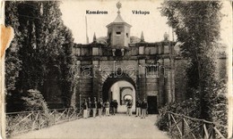 ** T3 Komárom, Komárno; Várkapu, Katonák. Spitzer Sándor Kiadása / Castle Gate, K.u.K. Soldiers (felületi Sérülés / Surf - Non Classés