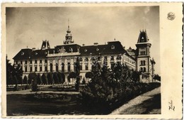 T2 1941 Zombor, Sombor; Vármegyeház / County Hall. Photo - Ohne Zuordnung