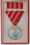 1957. "Szolgálati Érdemérem" Mellszalagon, Eredeti Tokban, Szalagsávval T:1- Hungary 1957. "Meritorious Medal" With Ribb - Non Classés
