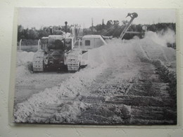 LACQ Tracteur Américain Sur Chenilles "Bulldozer" CATERPILLAR - Coupure De Presse De 1961 - Trattori