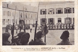 AUBIGNY - La Place - Le Général Joffre Décore Quelques Officiers - Aubigny En Artois