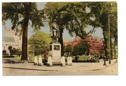 BEDFORD. BUNYAN STATUE AND ST. PETER' S GREEN . - Bedford