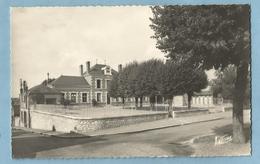 A079  CPSM    SELOMMES (Loir-et-Cher)  L'Ecole    +++++++++++++++++++ - Selommes