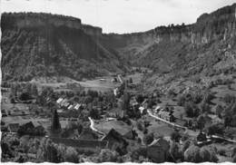 39 - BAUME LES MESSIEURS : Vue Générale  CPSM  Village ( 175 Habitants ) Dentelée Noir Blanc Grand Format - Jura - Baume-les-Messieurs