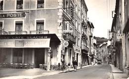 07-VALS-LES-BAINS- HÔTEL DE LA POSTE ET RUE JEAN JAURES -VOIR POMPES A ESSENCE - Vals Les Bains