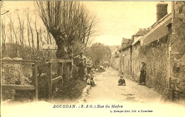 91 DOURDAN LA RUE DU MADRE QUI LONGE L ORGE ANIMEE - Dourdan