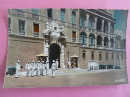 MONACO LA RELEVE DE LA GARDE DEVANT LE PALAIS PRINCIER - Palais Princier