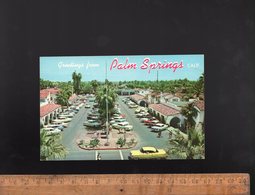 PALM SPRINGS California USA : The Plazza Shopping Center / Old American Cars Voitures Américaines Autos Automobile - Palm Springs