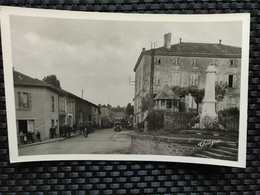 87 Haute Vienne - Carte Photo SAINT LAURENT SUR GORRE Le Monument Aux Morts. L'Avenue Du Docteur Descubes (Théojac / Edi - Saint Laurent Sur Gorre