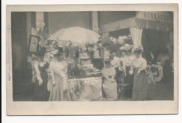 CPA 86 POITIERS Carte-photo Exposition Arts Et Métiers POITIERS Stand Des Ouvrages De Dames Photo Jules ROBUCHON - Poitiers