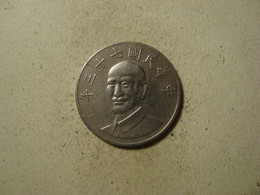 MONNAIE TAIWAN 10 YUAN 1984 / 73 - Taiwán