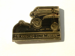 Pin's MERCEDES BENZ MUSEUM - Mercedes