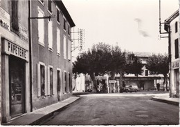 FRANCE   CARTE POSTALE DE  LAPALUD   LE CENTRE  AU FOND LE CAFE CASINO - Lapalud