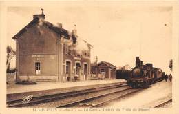 22-PLESLIN- LA GARE , ARRIVEE DU TRAIN DE DINARD - Plestin-les-Greves