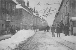 25-PONTARLIER- LA GRANDE RUE DE PONTARLIER EN TEMPS DE NEIGE - Pontarlier