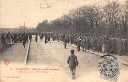 93-SAINT-OUEN-AUTOUR DES COURSES, LES JOEUEURS DU " PETIT BETTINS " - Saint Ouen