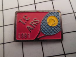 816b Pin's Pins / Beau Et Rare / THEME : SPORTS / TENNIS CLUB ARS 1991 RAQUETTE BALLE JAUNE - Tennis