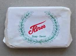 - Savon - Ancienne Savonnette D'hôtel - Flores - - Produits De Beauté