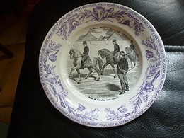 Assiette  CREIL Et MONTEREAU - Série SCENES MILITAIRES, Ecole Du Cavalier Sans Armes - Plates