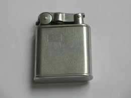 Ancien Briquet à Essence EN ALUMINIUM - Inscription 39-1 Sur La Tranche   **** EN ACHAT IMMEDnIAT **** - Autres & Non Classés