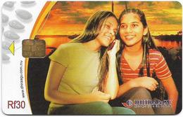 Maldives - Dhiraagu (chip) - Two Girls - 2MLDGIM - Chip Siemens S37, 30MRf, Used - Maldive