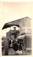 ¤¤  -   Cliché D'un Agriculteur Sur Un Tracteur  - Ferme D'un Village SAINT-LOUP En 1960  -  Voir Description    -  ¤¤ - Trattori