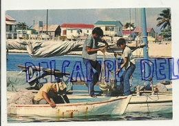 Belize In Natural Colour. Fishing Village Of San Pedro, Ambergri Cave. Pêcheurs - Belice