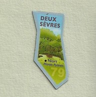 Magnets. Magnets "Le Gaulois" Départements Français. Deux Sèvres (79) - Advertising